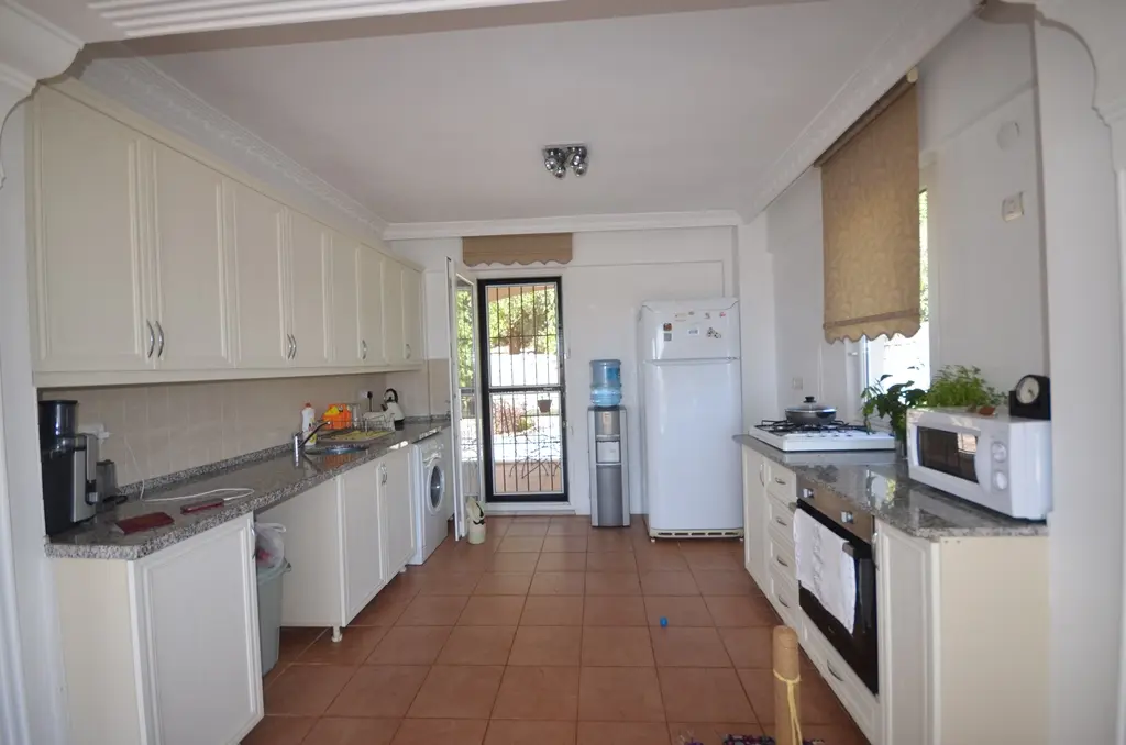 Fitted kitchen